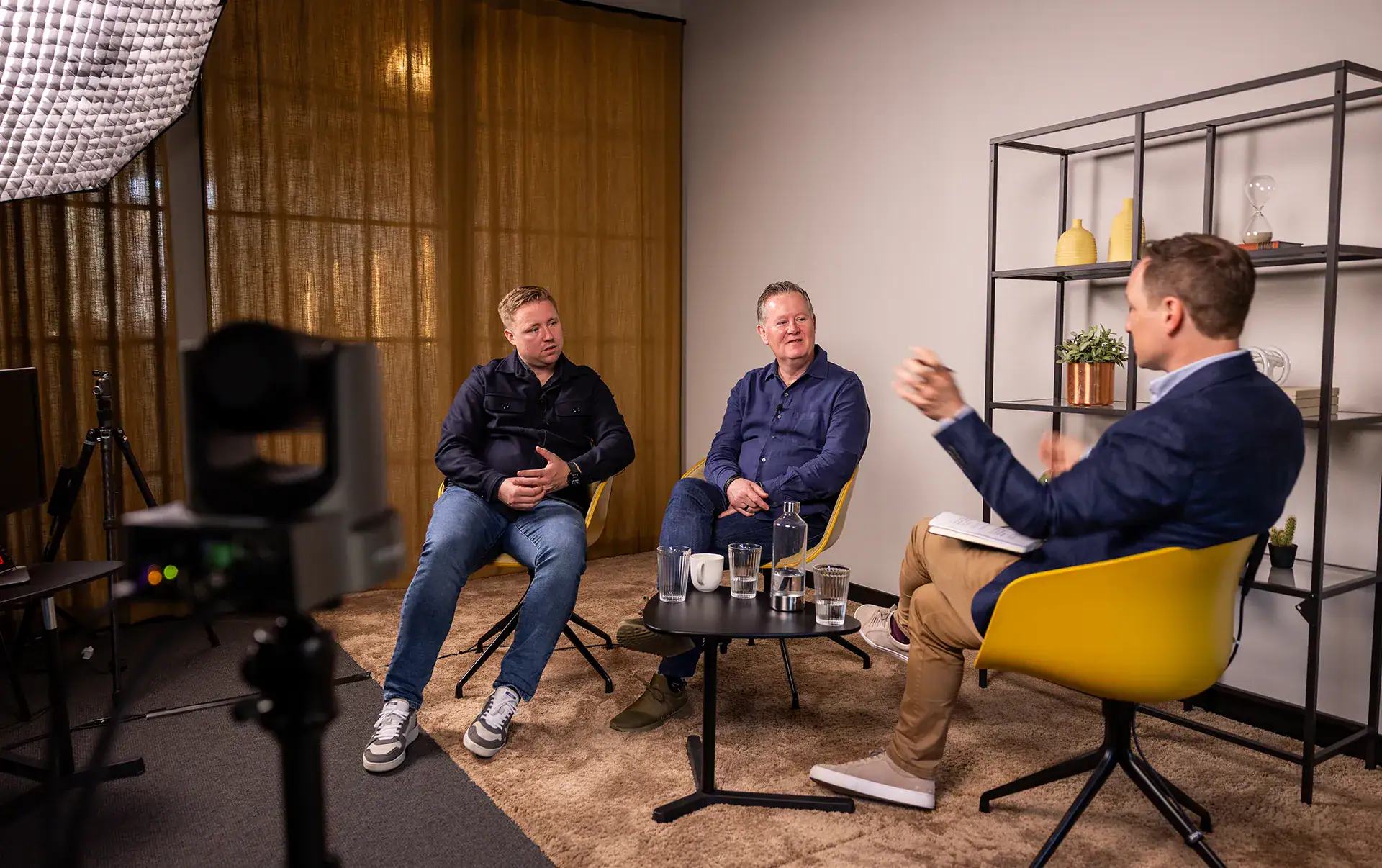 Samuel Lindén håller ett webbinarium i Relativt studio